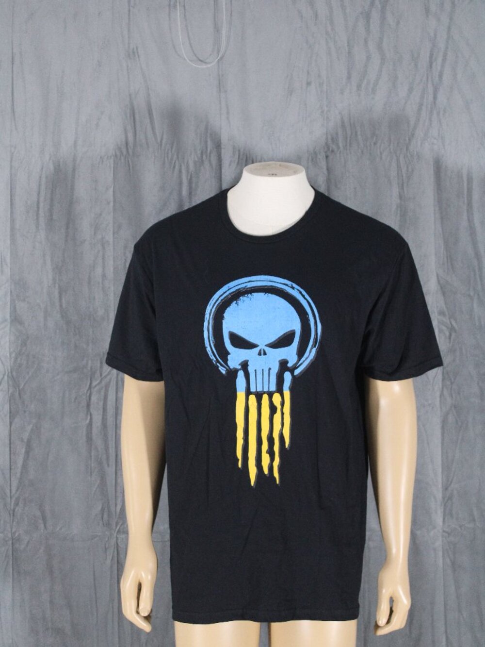 Tourist Shirt - Ukraine Skull Graphic - Men's Large
